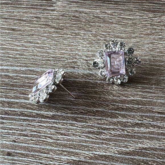 Vintage style pink stud earrings A453 - Picture 3 of 5
